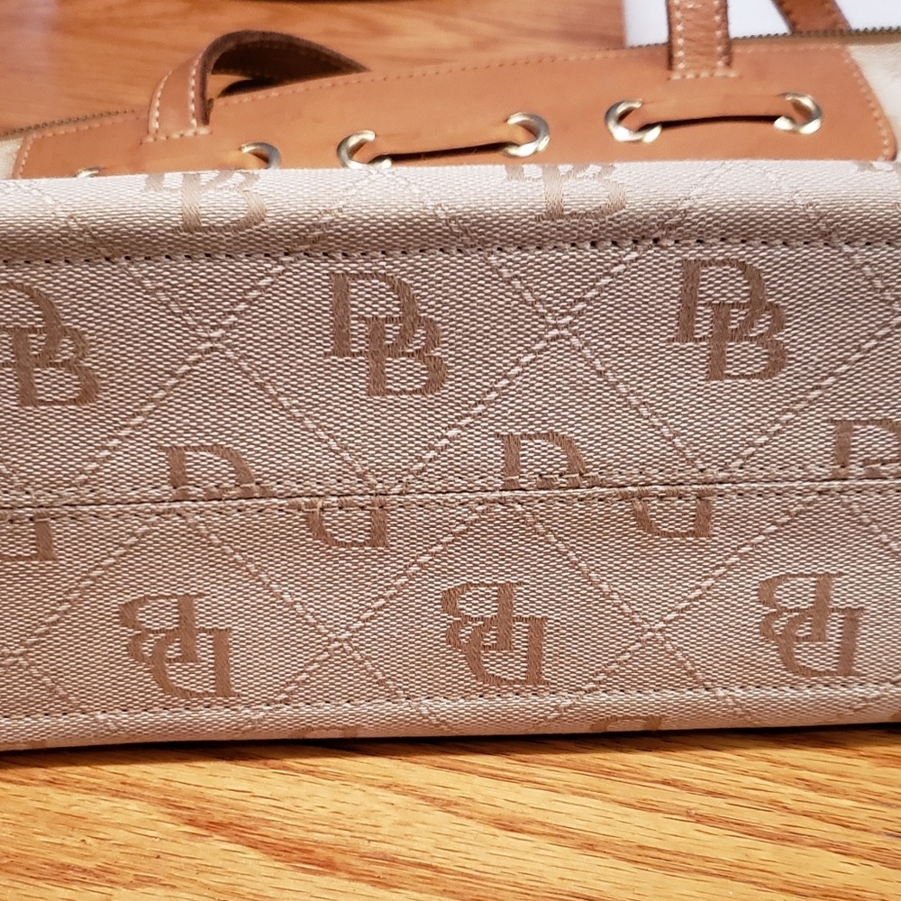 Dooney & Bourke - Picture 7 of 7